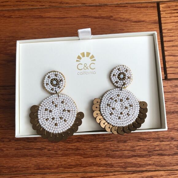 C&C CALIFORNIA Glass Beads White & Tan Dangling Earrings NWT - Picture 2 of 4